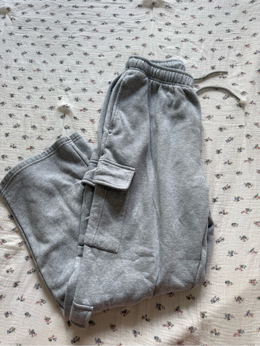 Amazon Gray Straight Leg Cargo Sweatpants